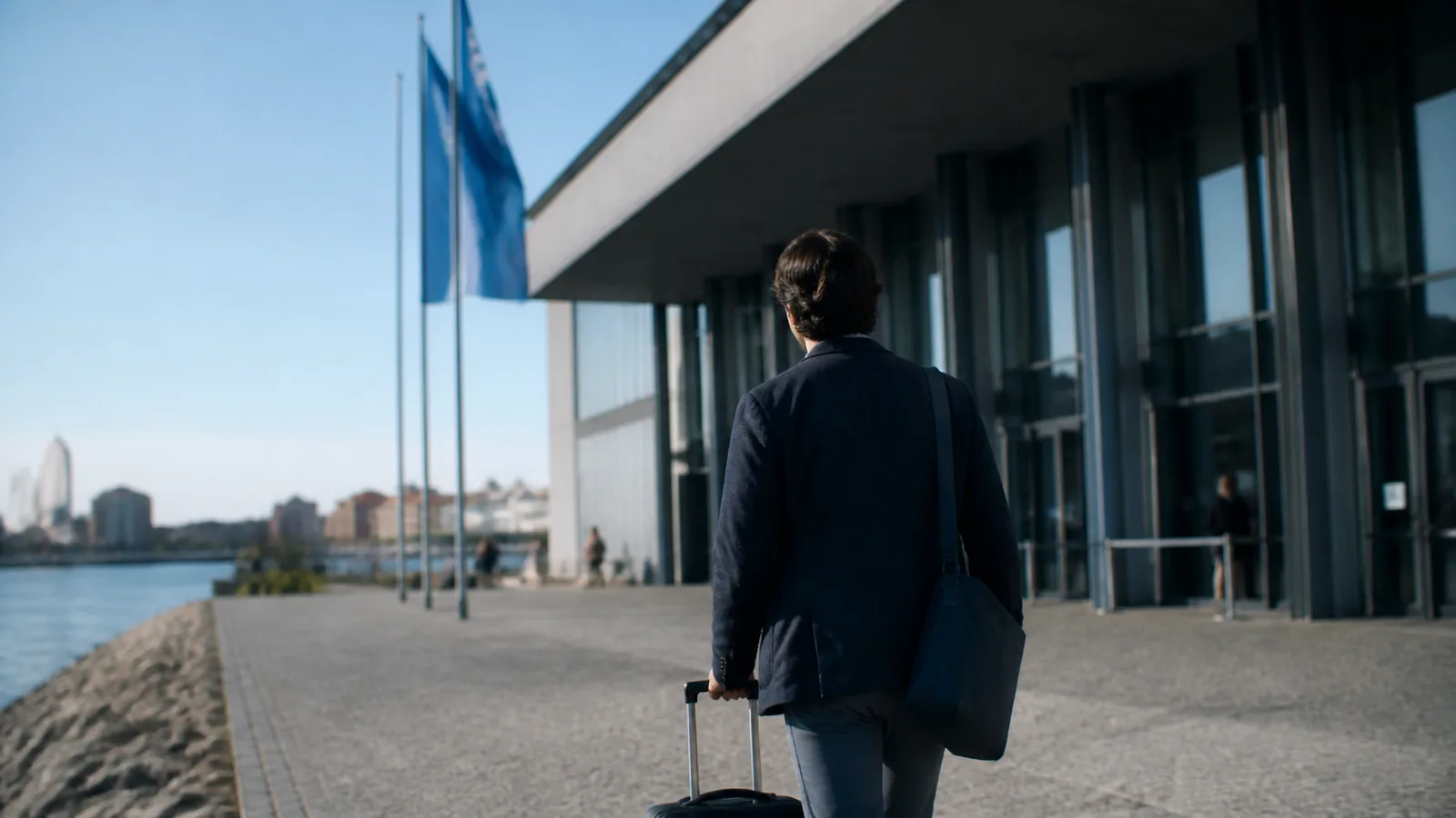 découvrez le tourisme d'affaires : une définition complète et claire qui explore les enjeux, les caractéristiques et l'importance de ce secteur en pleine expansion. informez-vous sur les opportunités offertes par les voyages professionnels et leurs impacts sur l'économie.
