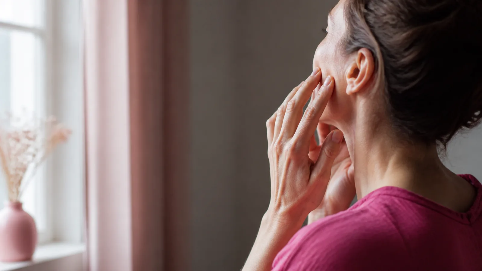 découvrez le yoga facial, une pratique innovante visant à renforcer et tonifier les muscles du visage. cette technique douce améliore l'élasticité de la peau et favorise une apparence rajeunie. explorez les bienfaits du yoga facial et transformez votre routine de soins avec cette méthode naturelle qui allie relaxation et revitalisation.