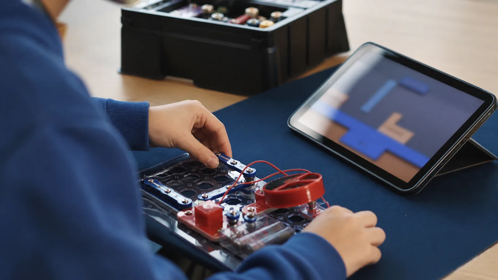 découvrez ce qu'est l'e-learning interactif et comment il transforme l'apprentissage en ligne. cette méthode innovante offre une expérience éducative engageante grâce à des outils interactifs et des contenus personnalisés, rendant l'éducation accessible et efficace pour tous.