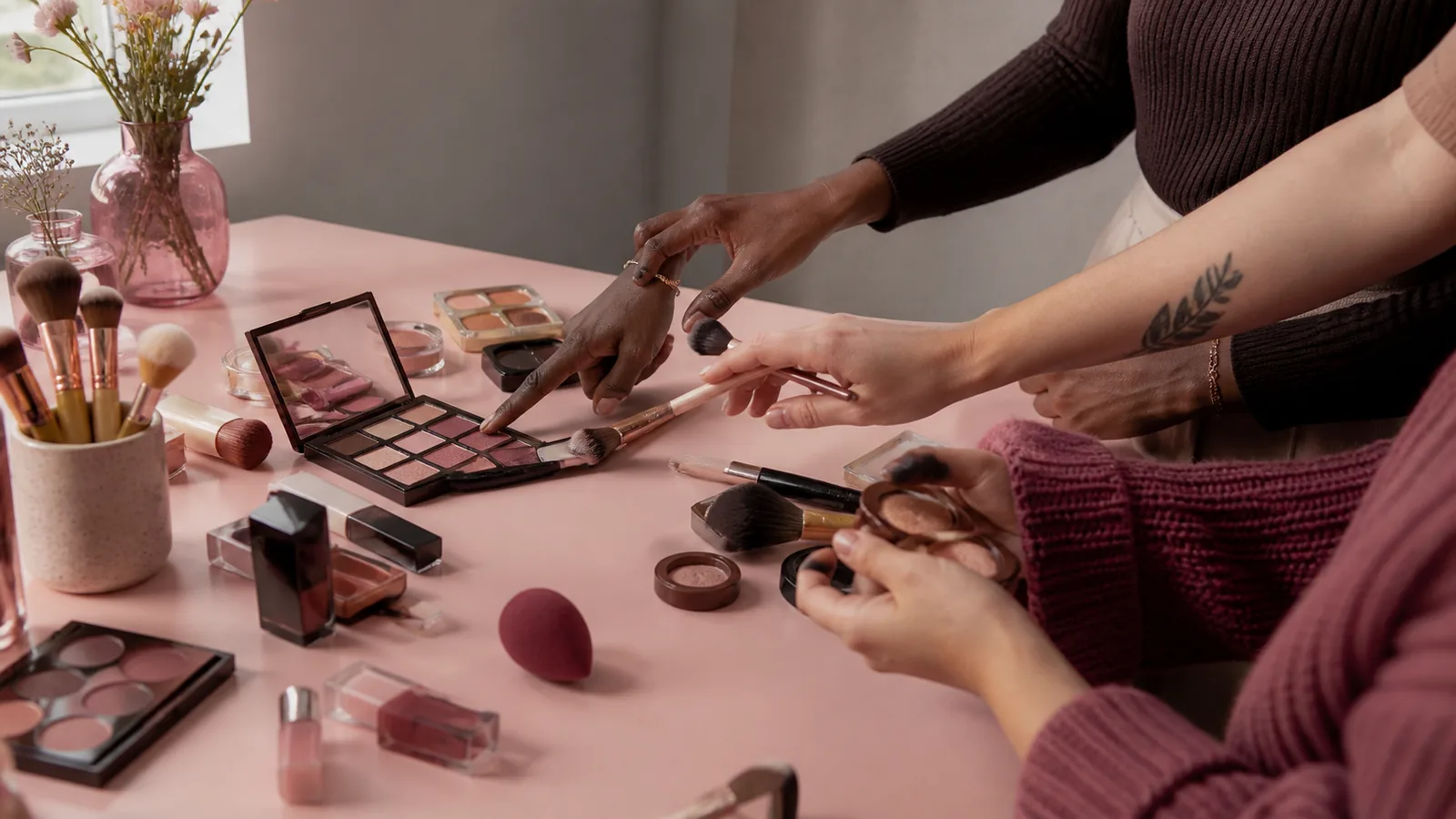 découvrez la définition de la beauté inclusive et explorez comment elle célèbre la diversité des corps, des identités et des cultures. une approche qui remet en question les normes traditionnelles de beauté.