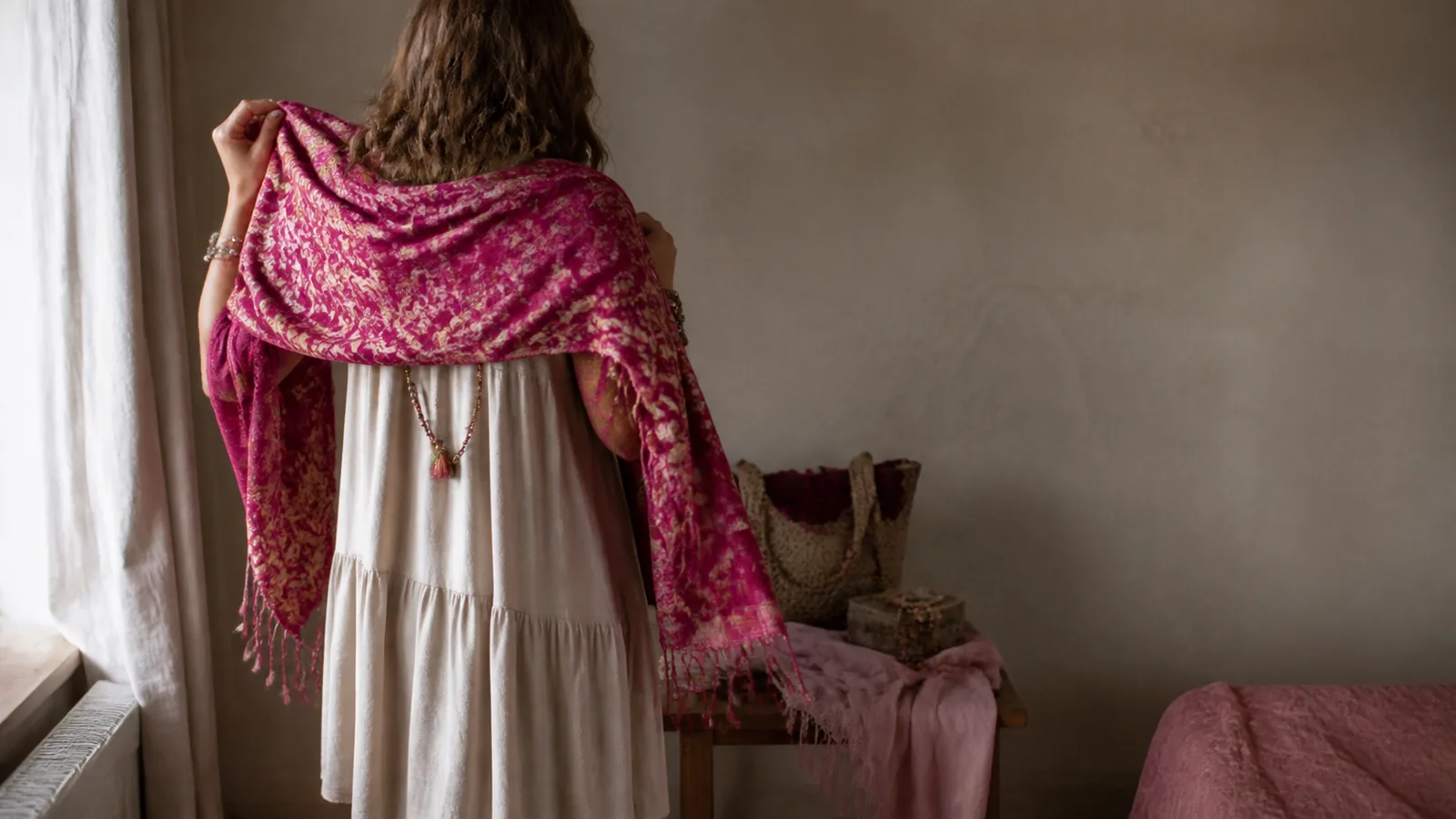 découvrez le style hippie chic, une fusion parfaite entre l'esprit libre des années 60 et les tendances modernes. apprenez ce qui caractérise ce look unique à travers ses vêtements, accessoires et philosophies. plongez dans l'univers bohème et découvrez comment adopter ce style intemporel avec élégance.