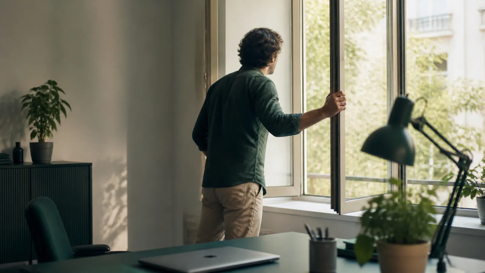 découvrez la définition de la prise en charge du stress professionnel et son importance pour le bien-être au travail. apprenez comment cette approche peut aider les employés à mieux gérer le stress et à améliorer leur qualité de vie au sein de l'entreprise.