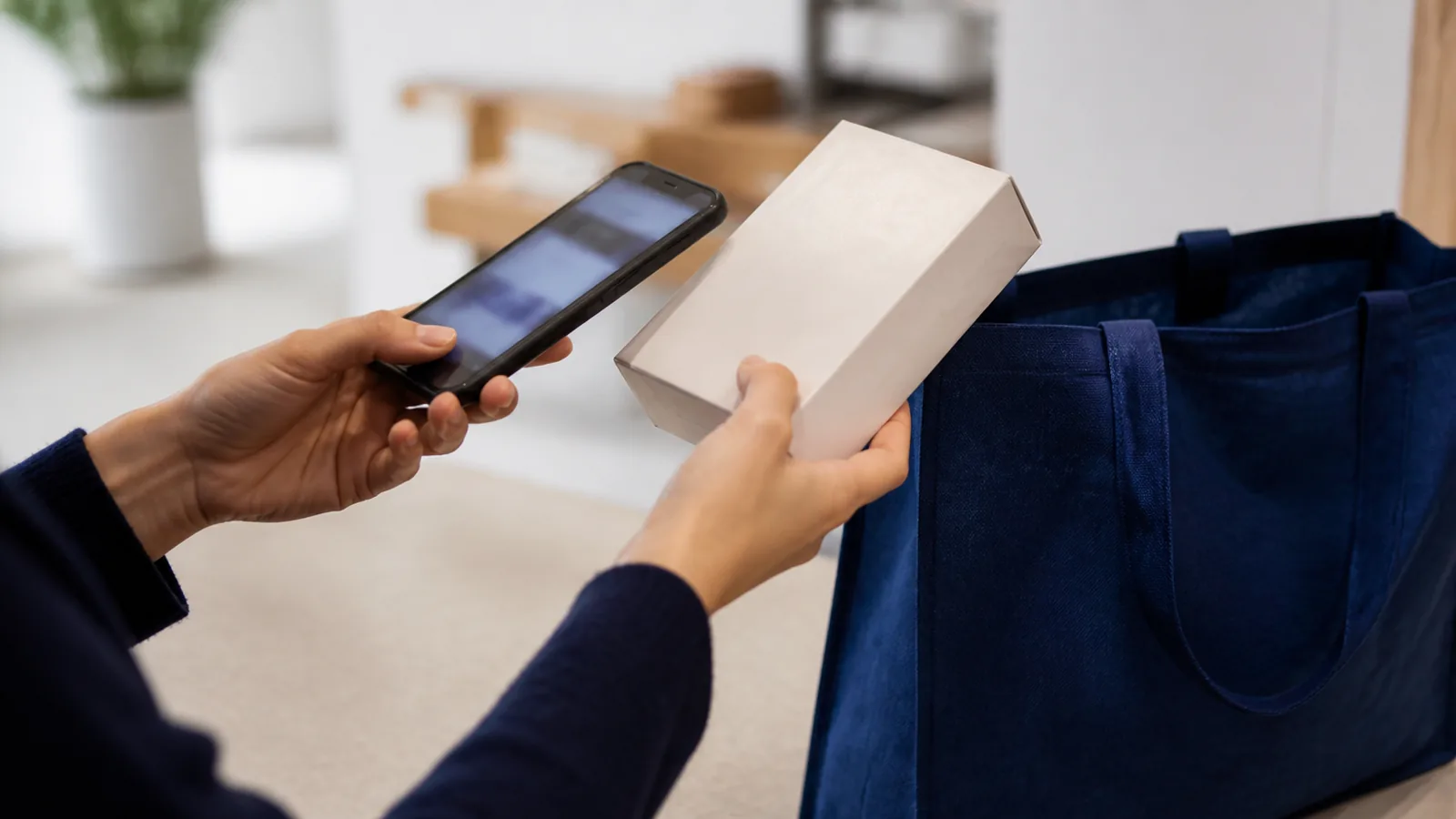 découvrez le concept de smart packaging, une innovation qui révolutionne l'emballage en alliant durabilité et technologie. cette définition vous plongera dans les avantages et les applications de cet emballage intelligent, qui améliore l'expérience utilisateur tout en respectant l'environnement.
