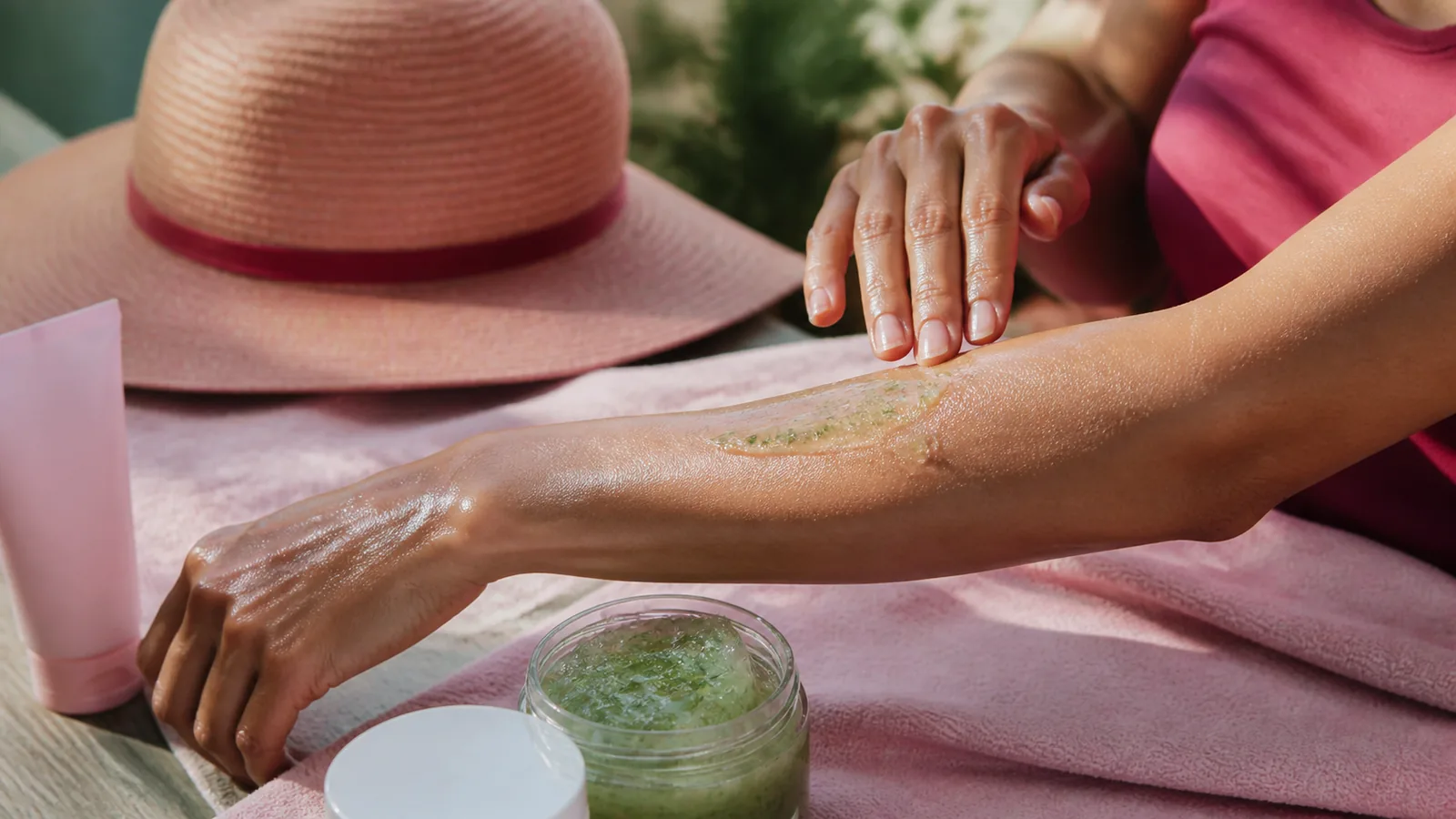 découvrez ce que signifie le soin après-soleil et son importance pour la peau après une exposition au soleil. apprenez comment ces produits aident à apaiser, hydrater et réparer la peau tout en prolongeant votre bronzage.