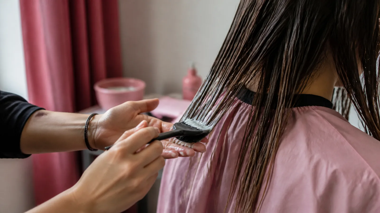 découvrez le soin réparateur pour cheveux : une solution innovante pour revitaliser et restaurer la beauté de vos cheveux abîmés. apprenez-en plus sur ses bienfaits, sa définition et comment il peut transformer votre routine capillaire.