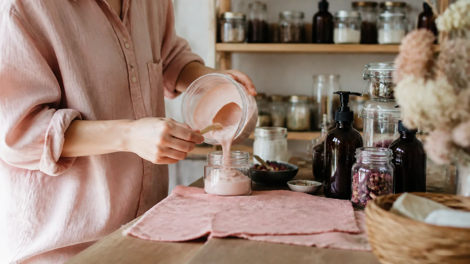 découvrez la définition de la beauté engagée : une approche responsable et consciente qui allie esthétique, éthique et respect de l'environnement. comprenez ses principes et ses enjeux pour une beauté plus durable.