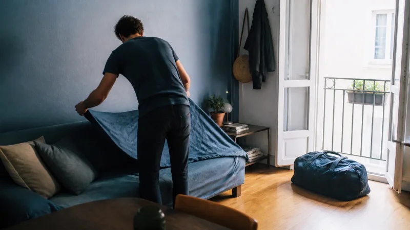 découvrez le couchsurfing, une pratique de voyage collaborative qui permet de séjourner chez l'habitant gratuitement. apprenez-en plus sur sa définition, ses avantages et comment y participer pour enrichir vos expériences de voyage.