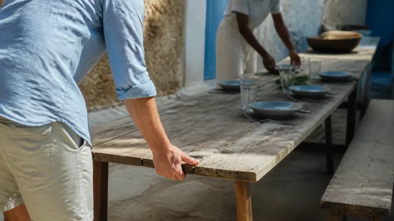 découvrez le tourisme communautaire, une forme de voyage qui favorise l'interaction entre les visiteurs et les communautés locales. apprenez sa définition, ses principes et comment il contribue au développement durable et au respect des cultures locales.