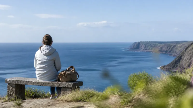 découvrez le tourisme de contemplation, une approche immersive qui vous invite à vous reconnecter avec la nature et à apprécier la beauté des paysages. cette définition explore les principes et pratiques de ce mode de voyage apaisant, idéal pour les amateurs de tranquillité et d'authenticité.