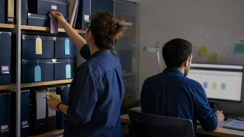 découvrez la définition de la gouvernance des données : un processus essentiel pour assurer la qualité, la sécurité et la gestion des données au sein des organisations. apprenez comment cette pratique stratégique aide à optimiser l'utilisation des informations tout en respectant les réglementations.
