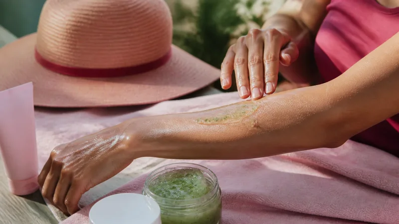 découvrez ce que signifie le soin après-soleil et son importance pour la peau après une exposition au soleil. apprenez comment ces produits aident à apaiser, hydrater et réparer la peau tout en prolongeant votre bronzage.